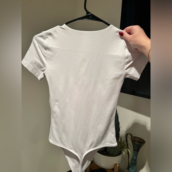 WHITE ARITZIA BODYSUIT - Picture 2 of 4